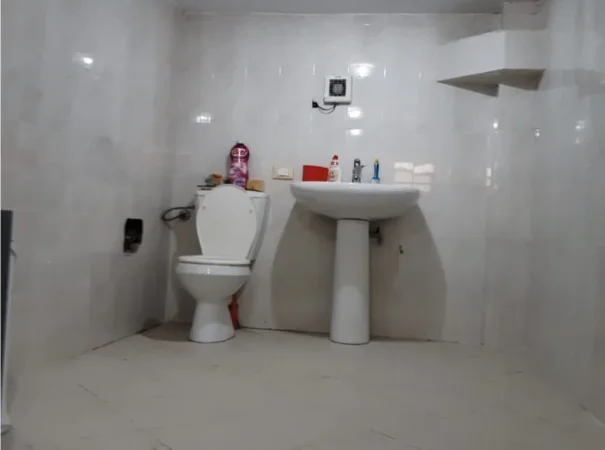 Tirane, jepet me qera zyre Kati -1, 35 m² 400 € (Prane Shkolles Avni Rustemi, Rruga e Bogdaneve)