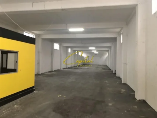 Tirane, jepet me qera magazine Kati 0, 550 m² 3.500 € (AUTOSTRADA TR-DR)