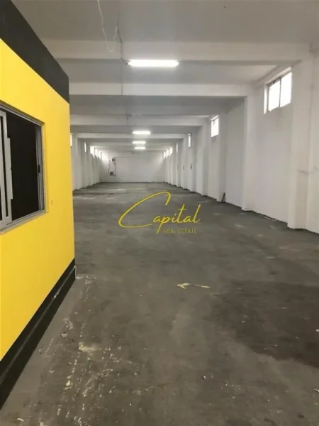 Tirane, jepet me qera magazine Kati 0, 550 m² 3.500 € (AUTOSTRADA TR-DR)