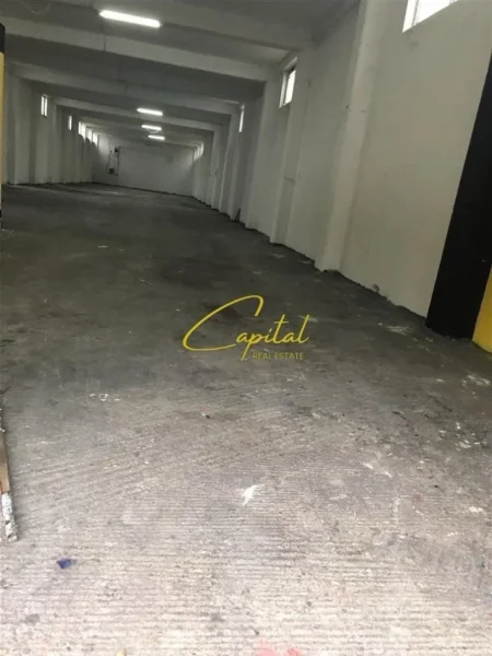 Tirane, jepet me qera magazine Kati 0, 550 m² 3.500 € (AUTOSTRADA TR-DR)