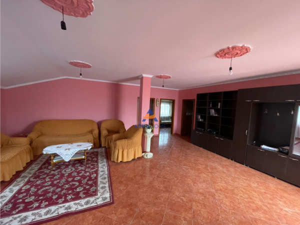 Tirane, jepet me qera shtepi 2+1+Ballkon Kati 3, 150 m² 400 € (Besnik Ceka)