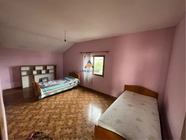Tirane, jepet me qera shtepi 2+1+Ballkon Kati 3, 150 m² 400 € (Besnik Ceka)