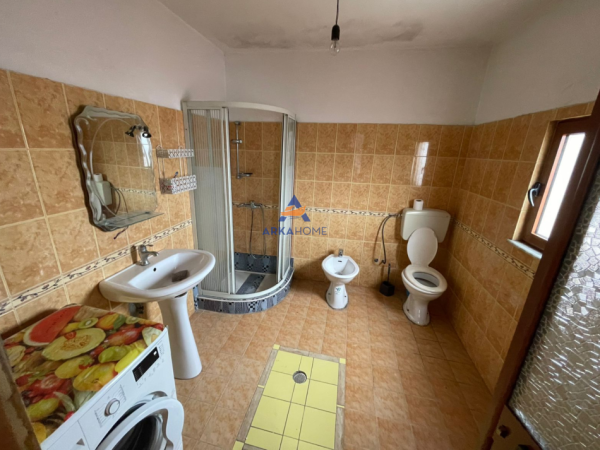 Tirane, jepet me qera shtepi 2+1+Ballkon Kati 3, 150 m² 400 € (Besnik Ceka)
