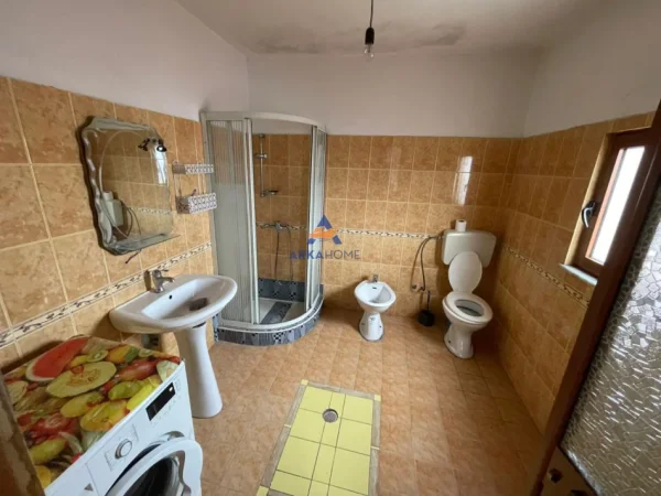 Tirane, jepet me qera shtepi 2+1+Ballkon Kati 3, 150 m² 400 € (Besnik Ceka)