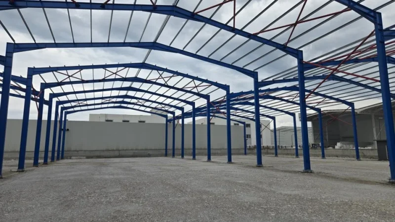 Tirane, jepet me qera ambjent biznesi Kati 0, 4.570 m² 9.450 € (Autostrada Durres-Tirane)