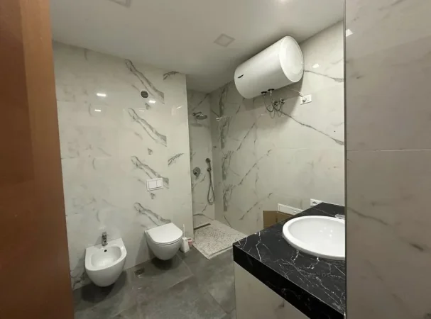 Tirane, shitet apartament 3+1+Ballkon Kati 10, 143 m² 328.900 € (Prane Ish Ekspozites)