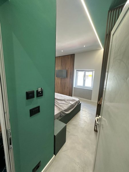 Tirane, jepet me qera apartament 1+1 Kati 5, 80 m² 1.000 € (QENDER SHALLVARET)
