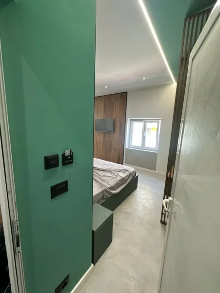 Tirane, jepet me qera apartament 1+1 Kati 5, 80 m² 1.000 € (QENDER SHALLVARET)