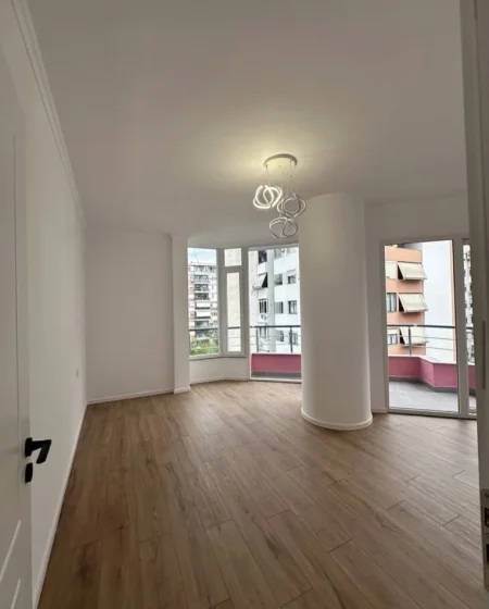 Tirane, shitet apartament 2+1+Ballkon Kati 4, 86 m² 133.000 € (Rrethi Astirit, Kompleksi Everest)