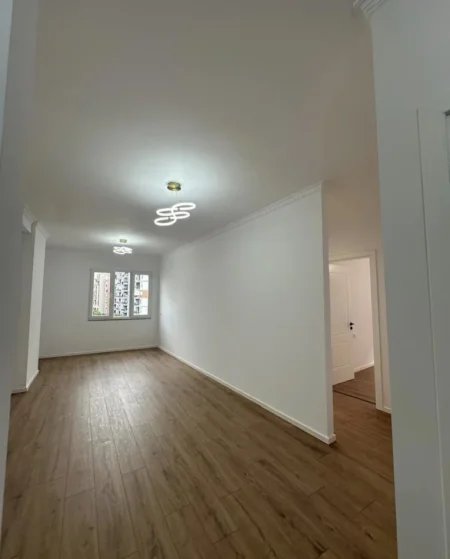 Tirane, shitet apartament 2+1+Ballkon Kati 4, 86 m² 133.000 € (Rrethi Astirit, Kompleksi Everest)