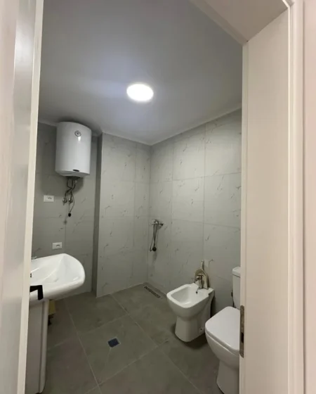 Tirane, shitet apartament 2+1+Ballkon Kati 4, 86 m² 133.000 € (Rrethi Astirit, Kompleksi Everest)