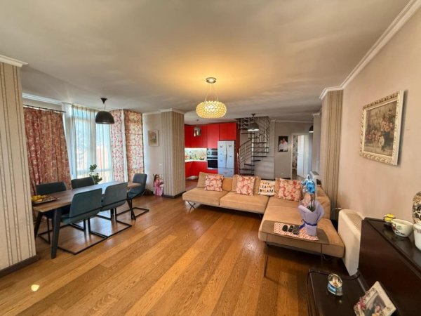 Tirane, shitet apartament 3+1+Ballkon Kati 9, 214 m² 449.400 € (PALLATI ME SHIGJETA)