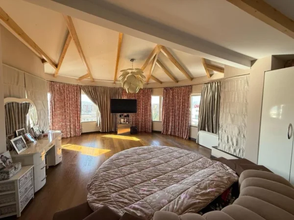 Tirane, shitet apartament 3+1+Ballkon Kati 9, 214 m² 449.400 € (PALLATI ME SHIGJETA)