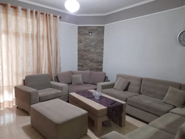 Tirane, shitet Vile 3 Katshe Kati 1, 601 m² 365.000 € (Profarma)