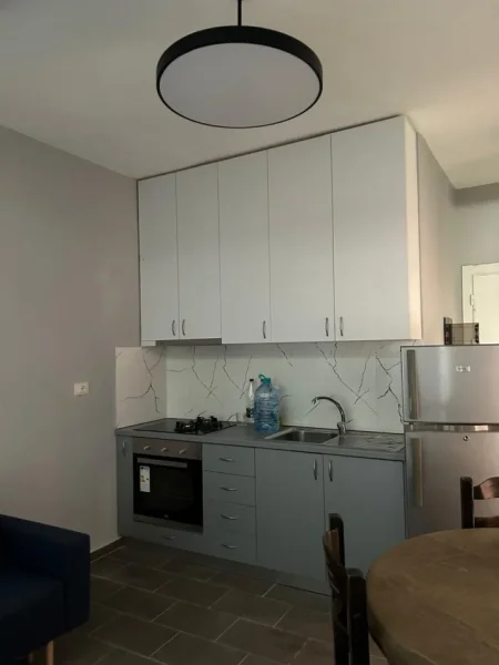 Tirane, jepet me qera apartament 1+1 Kati 3, 48 m² 260 € (Fresku)