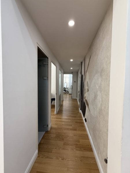 Tirane, shes Kati 2, 90 m² 150.000 € (Ish Ekspozita)
