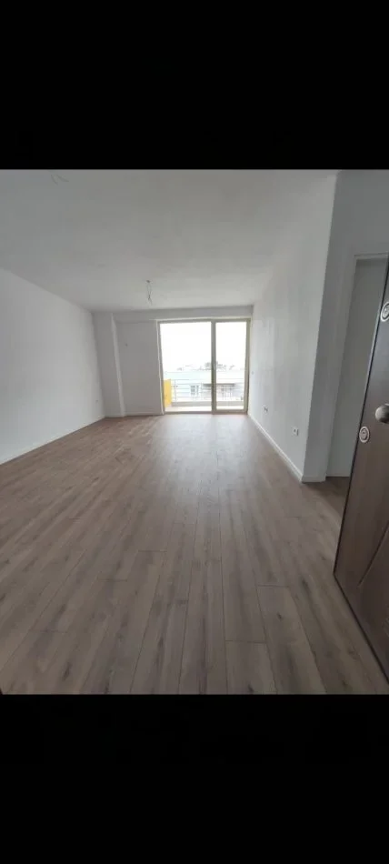 Tirane, jepet me qera apartament 1+1 Kati 4, 65 m² 83.000 € (Fresk)