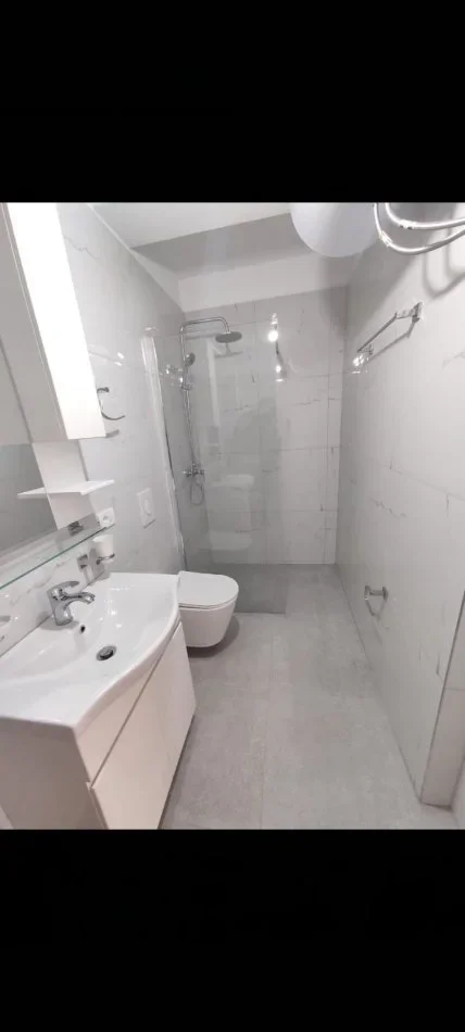 Tirane, jepet me qera apartament 1+1 Kati 4, 65 m² 83.000 € (Fresk)