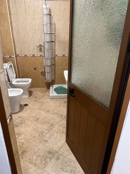 Tirane, jepet me qera apartament 1+1 Kati 3, 50 m² 450 € (Concord Center , 5 Maji)