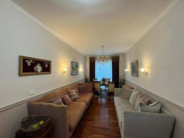 Tirane, jepet me qera apartament 2+1+Aneks+Ballkon Kati 1, 126 m² 1.000 € (RRUGA EDUART MANO)