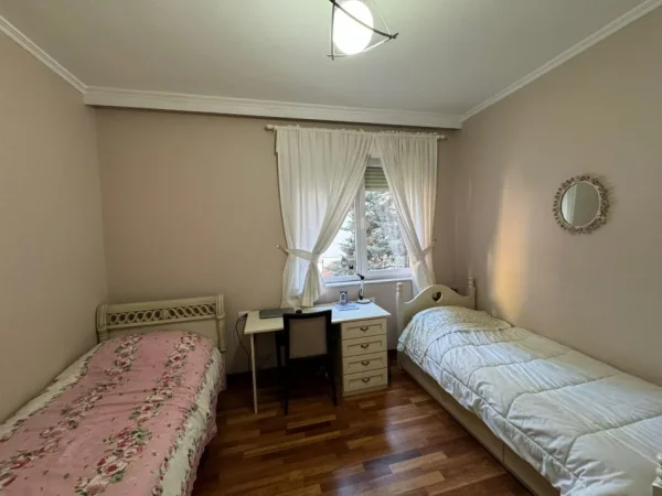 Tirane, jepet me qera apartament 2+1+Aneks+Ballkon Kati 1, 126 m² 1.000 € (RRUGA EDUART MANO)