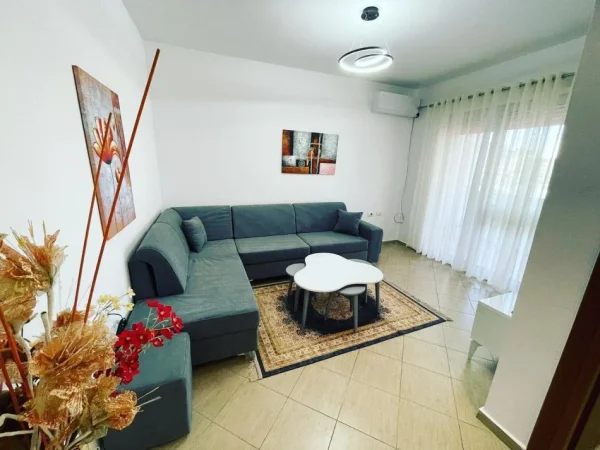 Tirane, jepet me qera apartament 1+1+Ballkon Kati 4, 60 m² 500 € (Selvia te Black Diamond)