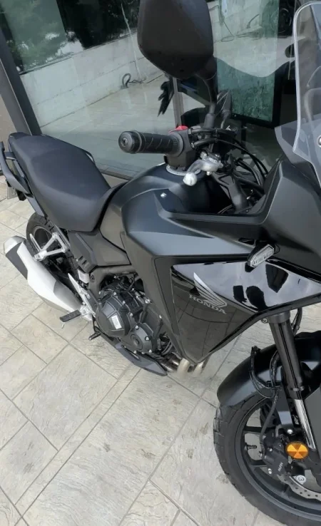 Tirane, shitet Motociklete Honda NX 2024 , e zeze 2.000 km 8.000 €