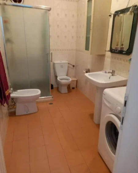 Tirane, jepet me qera apartament 2+1+Aneks Kati 6, 90 m² 600 € (RR. Him Kolli prane Myslym Shyrit)