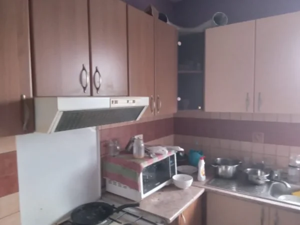 Shqiperi, shitet apartament 3+1 Kati 3, (Mihal Grameno)