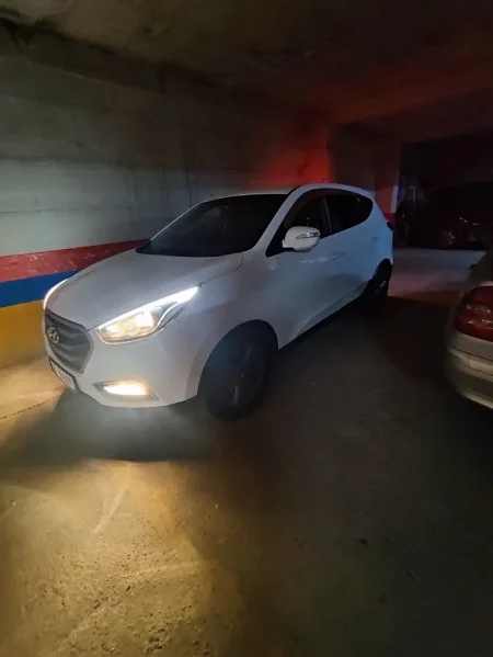 Tirane, shitet makine Hyndai tukson Nafte, e bardhë automatik Klima 9.500 €