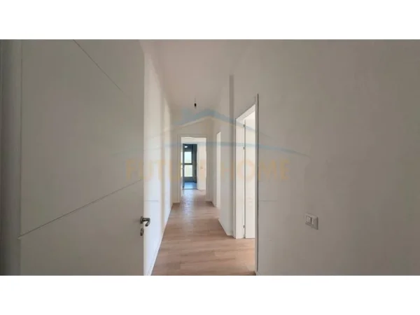 Tirane, shitet apartament 3+1+Ballkon Kati 4, 230.000 € (Fusha e aviacionit super apartament 150m2 kompleksi IBN)