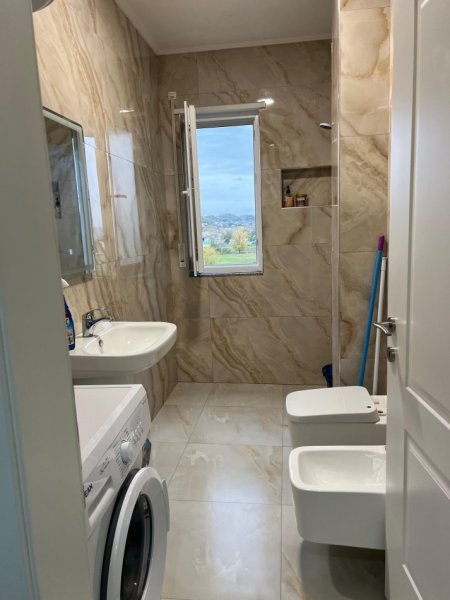 Tirane, jepet me qera apartament 1+1+Ballkon Kati 5, 62 m² 420 € (Rruga Sokrat Miho)
