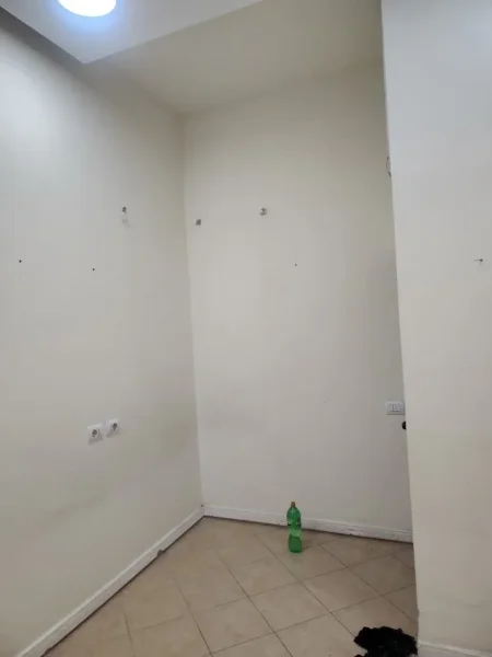 Tirane, jepet me qera zyre Kati 0, 15 m² 400 € (Rruga Nikolla Tupe)