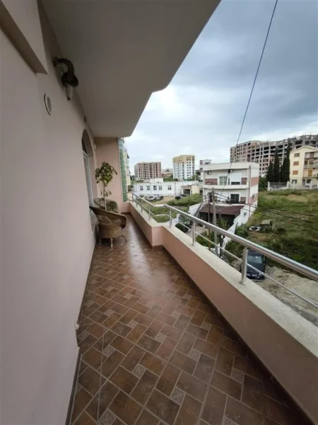 Tirane, jepet me qera shtepi 1+1+Ballkon , 85 m² 320 € (Kodra e Priftit)