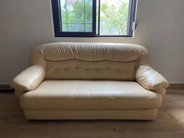 Kavaje, shes Set kolltuqesh dhe Tavoline mesi cmimi 600€ 600 €