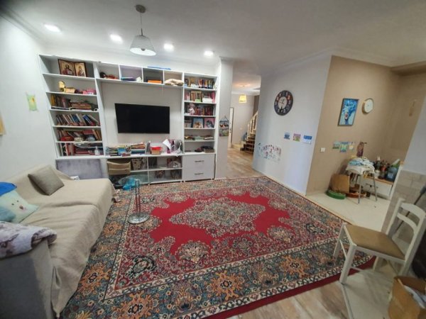 Tirane, shitet Vile 2 Katshe Kati 0, 600 m² 350.000 € (Peze e Vogel)