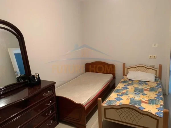 Tirane, jepet me qera apartament 2+1+Ballkon Kati 5, 95 m² 500 € (Qender, Rruga Bulevardi Zogu I)