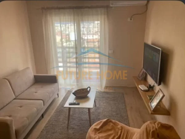 Tirane, jepet me qera apartament 1+1+Ballkon Kati 5, 90 m² 600 € (Rruga e Dibres, Shkolla Partizani)