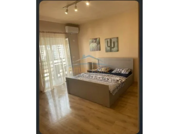 Tirane, jepet me qera apartament 1+1+Ballkon Kati 5, 90 m² 600 € (Rruga e Dibres, Shkolla Partizani)