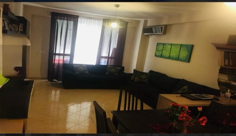 Tirane, jepet me qera apartament 1+1 Kati 6, 80 m² 350 € (Pallatet Cabej)