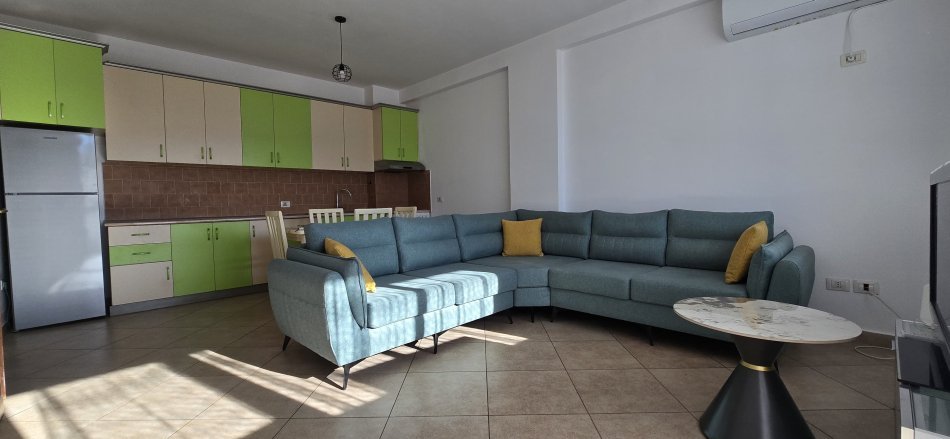 jepet me qera apartament 1+1  400 € (Kodra e Diellit)