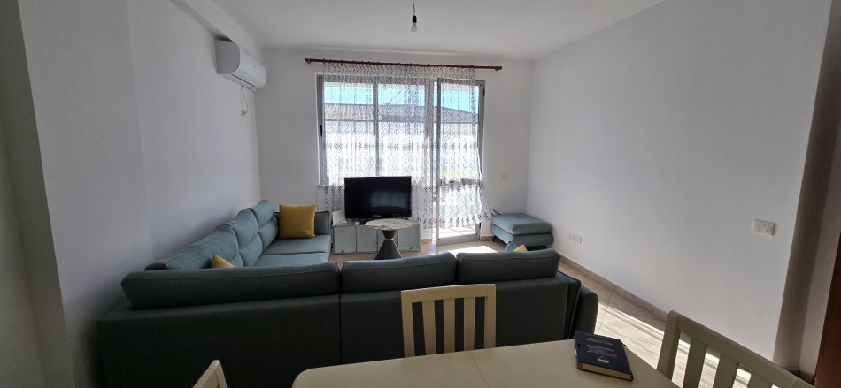 jepet me qera apartament 1+1  400 € (Kodra e Diellit)
