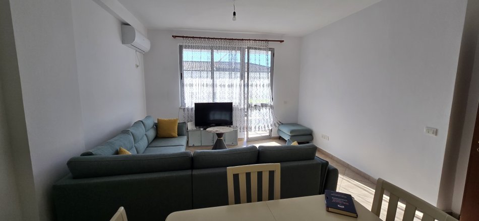 jepet me qera apartament 1+1  400 € (Kodra e Diellit)