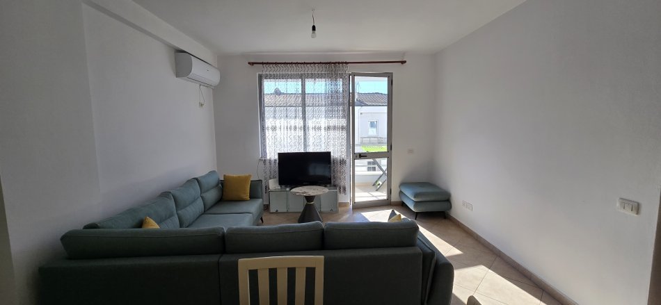 jepet me qera apartament 1+1  400 € (Kodra e Diellit)