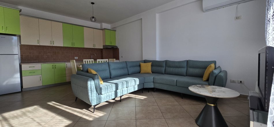 jepet me qera apartament 1+1  400 € (Kodra e Diellit)