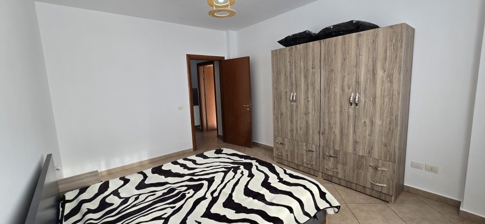 jepet me qera apartament 1+1  400 € (Kodra e Diellit)