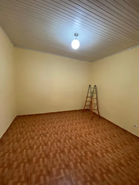Tirane, jepet me qera ambjent biznesi Kati 1, 120 m² 500 € (RRUGA E BARRIKADAVE)