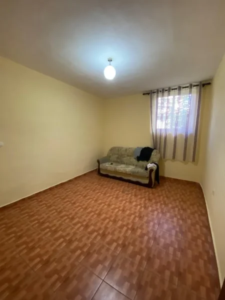 Tirane, jepet me qera ambjent biznesi Kati 1, 120 m² 500 € (RRUGA E BARRIKADAVE)