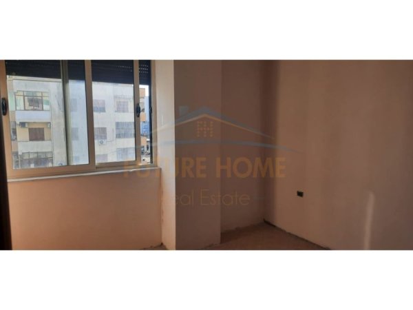 Durres Plazh, shitet apartament 4+2+2 Kati 3, 189 m² 207.000 € (Durres)