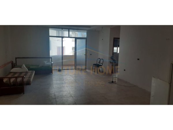Durres Plazh, shitet apartament 4+2+2 Kati 3, 189 m² 207.000 € (Durres)